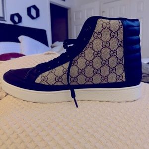 I brought these for my son. They don’t fit. I hate to sell them. I love these.